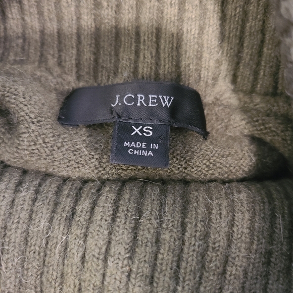 J Crew Turtleneck Olive Green Sweater in Supersoft Yarn - Picture 6 of 6